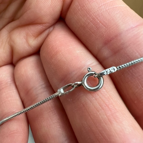 Silver necklace with large yellow topaz stone pendant - Picture 5 of 5